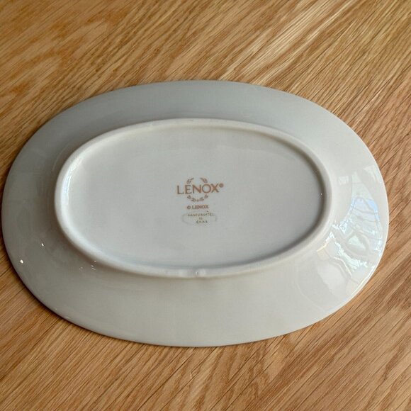 Lenox Trinket/Soap Dish Beaded Lace Trim, Ivory with Gold Tone Accent - Picture 3 of 9